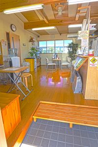 入り口から店内を見た様子